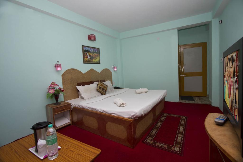 Hotel Ocean Inn Manāli Habitación foto